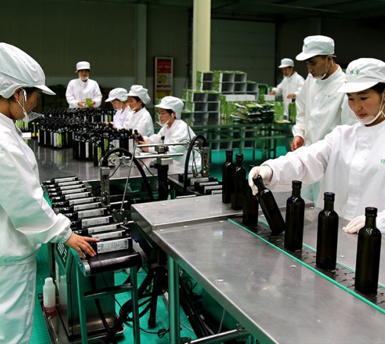 祥宇特級(jí)初榨橄欖油作為國(guó)產(chǎn)優(yōu)質(zhì)橄欖油，始終以質(zhì)量求生存、以品牌謀發(fā)展、以質(zhì)量創(chuàng)業(yè)績(jī)、以品質(zhì)追卓越。在近20年的辛苦耕耘，在品質(zhì)方面的不斷改進(jìn)..